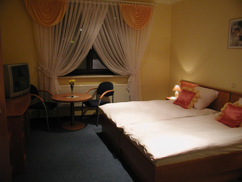 Hotel Restauracja Tawerna Gliwice Oda fotoğraf